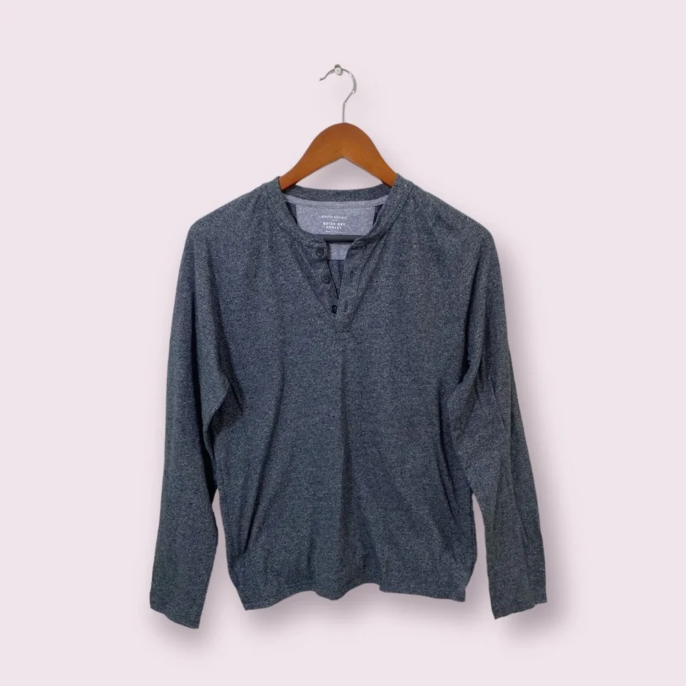 Banana Republic Quick Dry Henley Shirt Men's Small Gray Long Sleeve